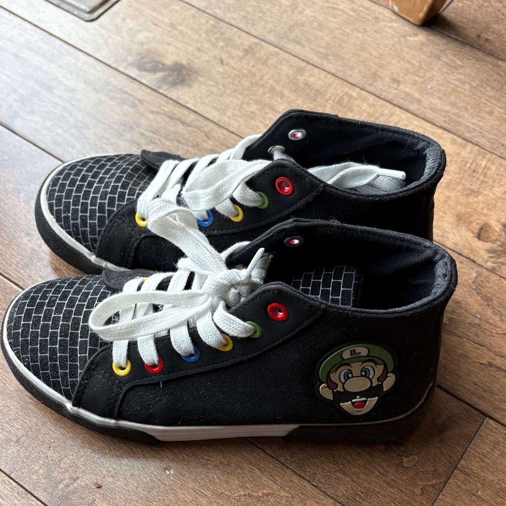 Kids Super Mario high top sneakers size 3.